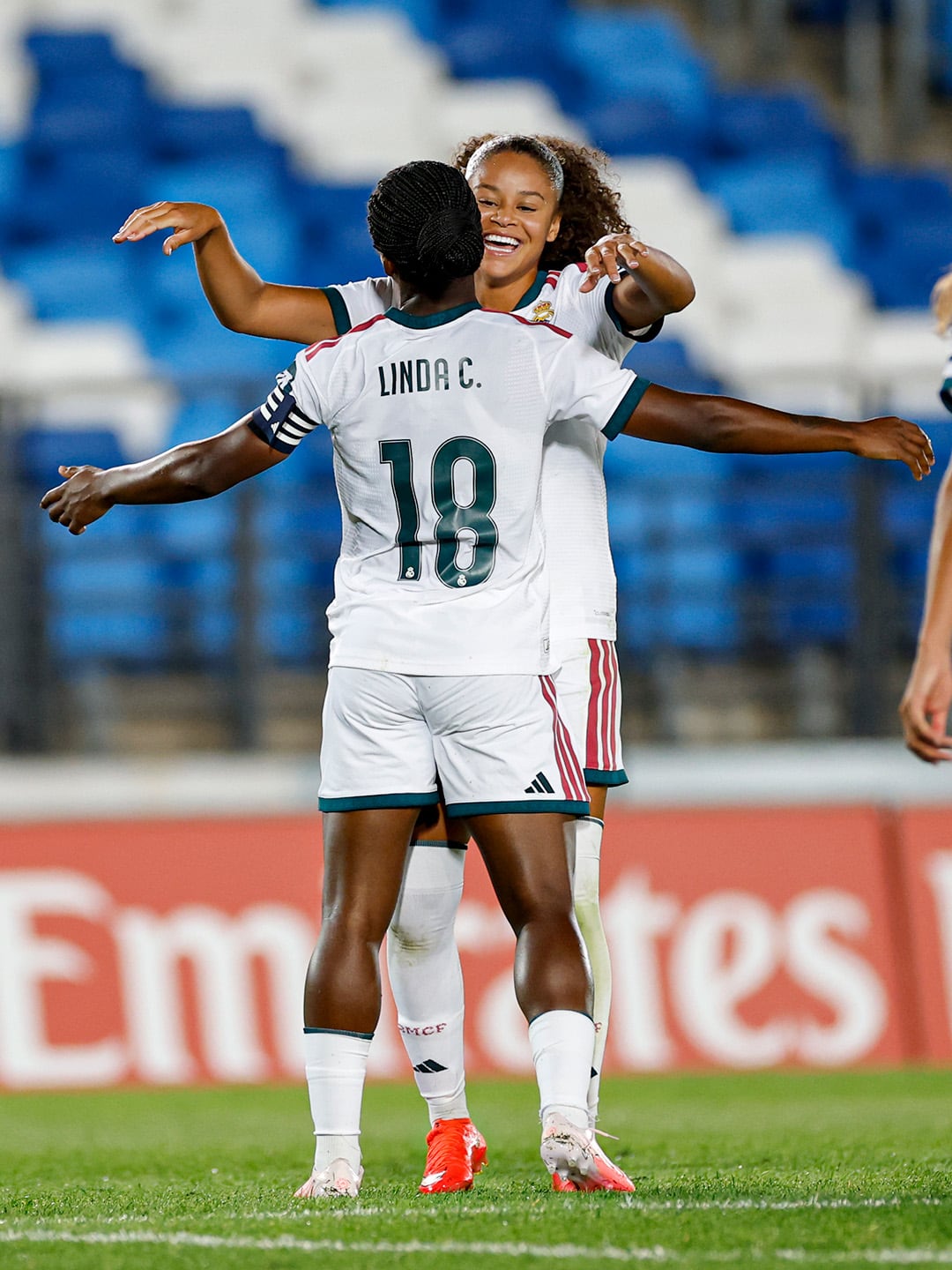 Linda Caicedo celebra con el Real Madrid