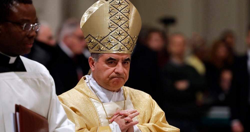 El cardenal Giovanni Angelo Becciu era un consejero cercano al Papa.