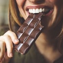 El chocolate amargo tiene múltiples propiedades para el organismo.