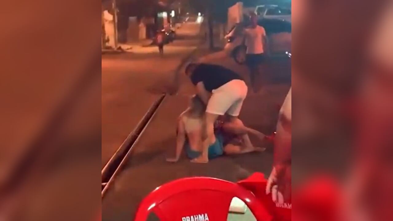 Los hechos quedaron grabados en un video que se ha vuelto viral en las redes sociales.