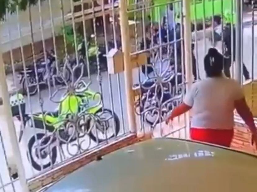 Forcejeo entre ambas partes.