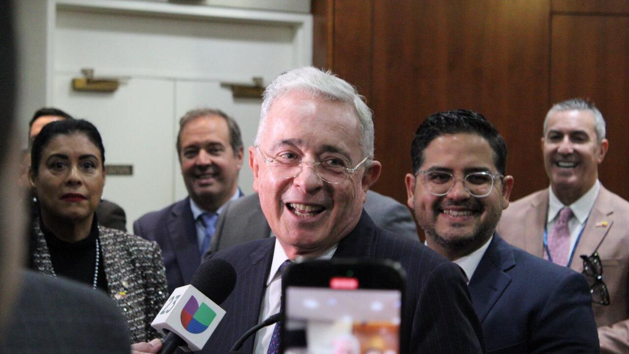 Álvaro Uribe estuvo dos días en Miami.