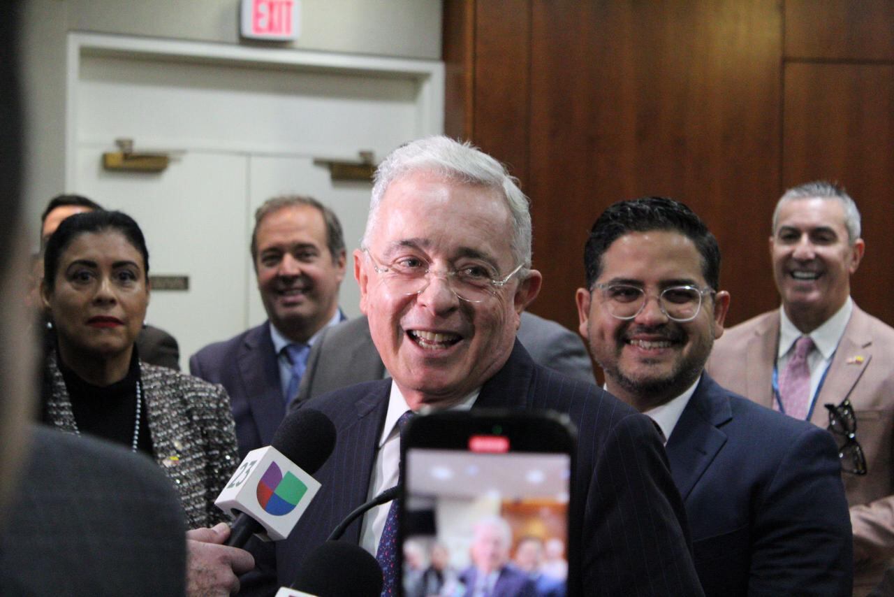 Álvaro Uribe estuvo dos días en Miami.