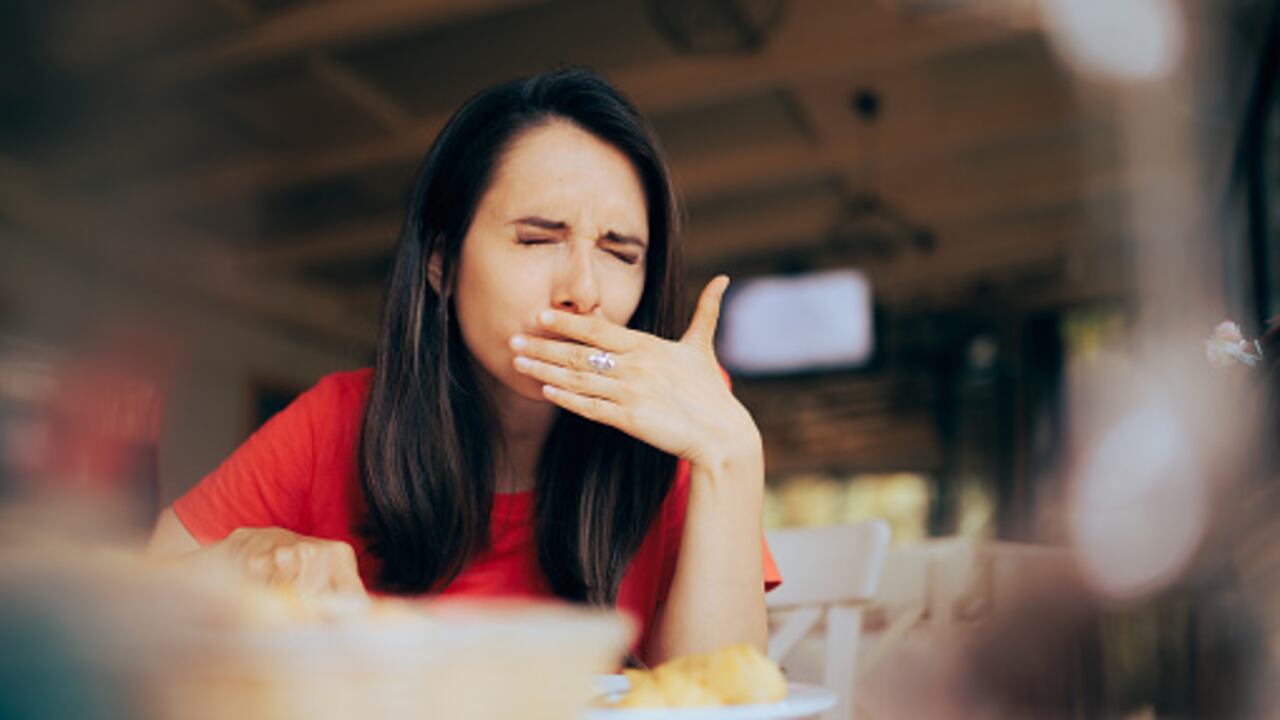 El consumo de bebidas carbonatadas incide en los eructos.