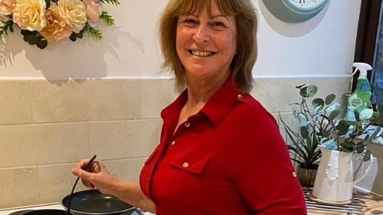 Abuela cobra cena de Navidad a toda su familia, hasta los nietos pagan.