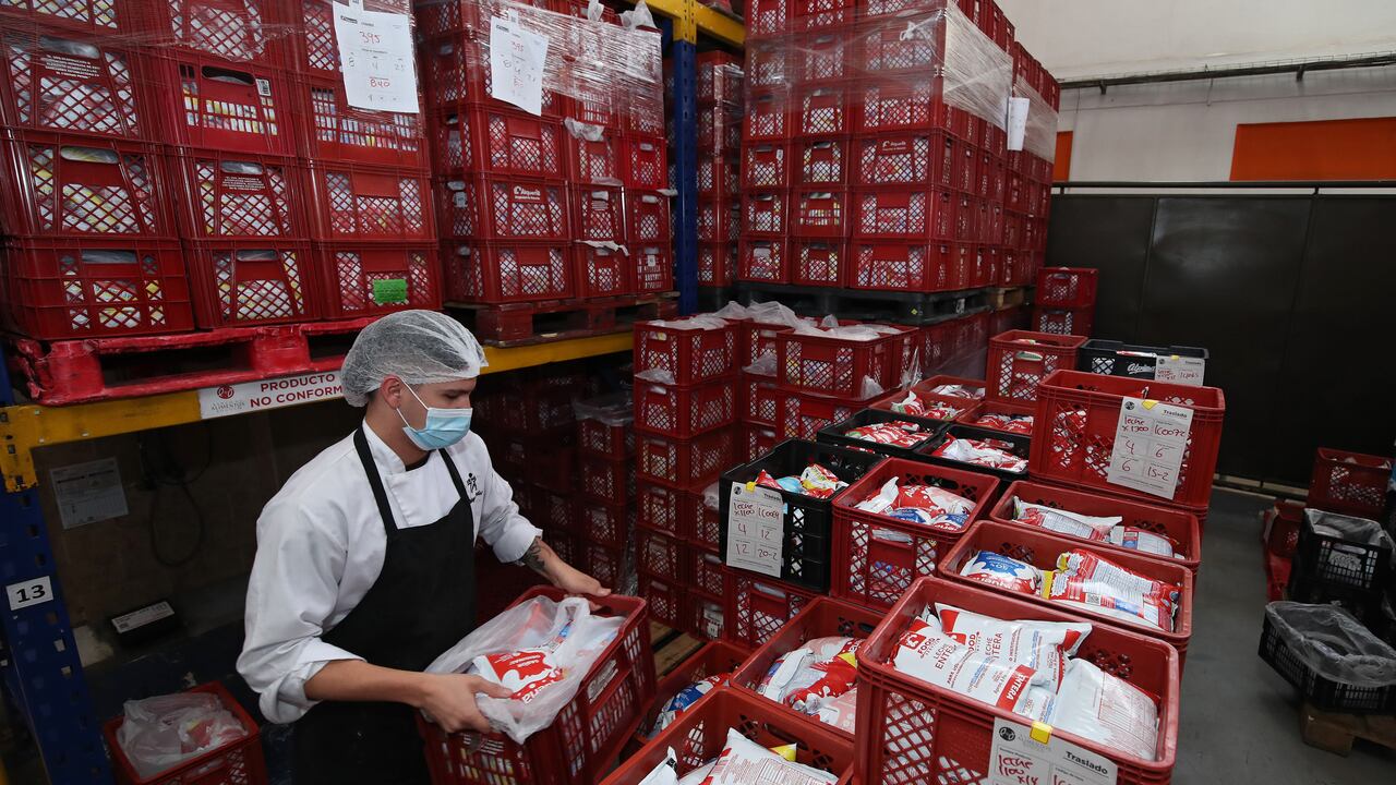 Alquería lleva 22 años donando millones de vasos de leche a los bancos de alimentos del país.