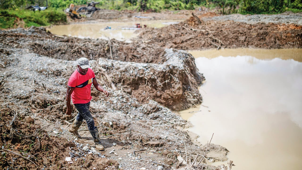 Las autoridades afirman que la lucha contra la minería ilegal ha sido infructuosa por la falta de reglamentación judicial. 
