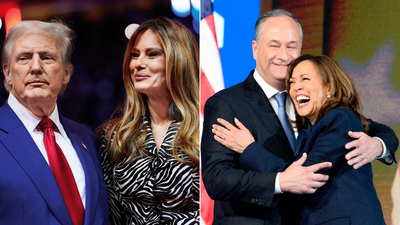 Melania es la tercera esposa de Donald Trump y Kamala Harris conoció a su esposo, Douglas Emhoff, en una cita a ciegas.