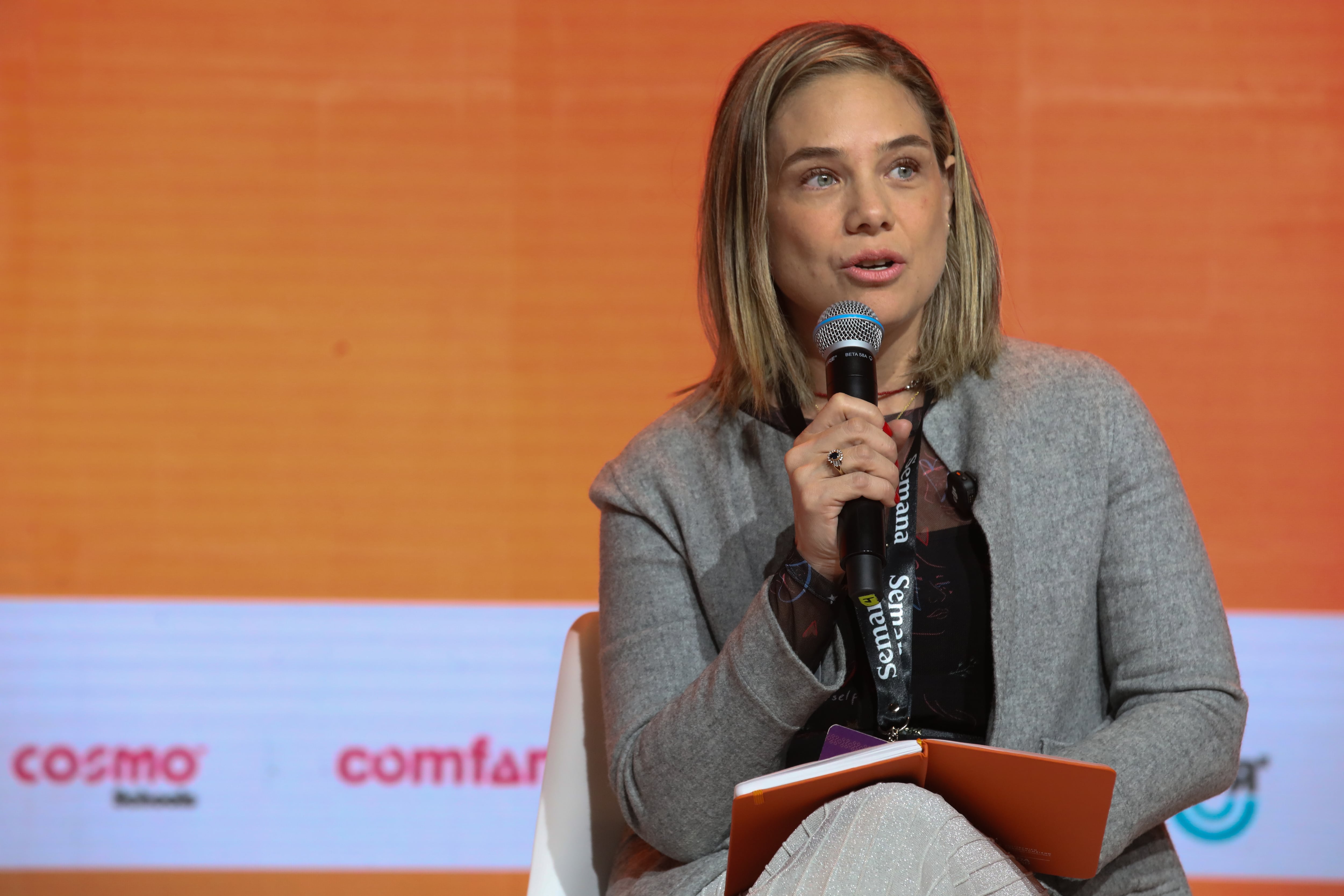 XIII Cumbre de Líderes por la Educación
La generación del cambio
Bogotá 24 septiembre 2026

Después del terremoto: ¿cómo reconstruimos la educación que
Colombia necesita?
Marcela Bautista Macia, Especialista en Educación de CAF
Rosvier Armando Mosquera Tamayo, secretario de Educación del Chocó
Sara Mercedes Rodas Soto, secretaria de Educación de Cali
Carlos Jairo Bedoya Naranjo, secretario de Educación de Pereira
Moderador: Diego Bonilla, editor política SEMANA