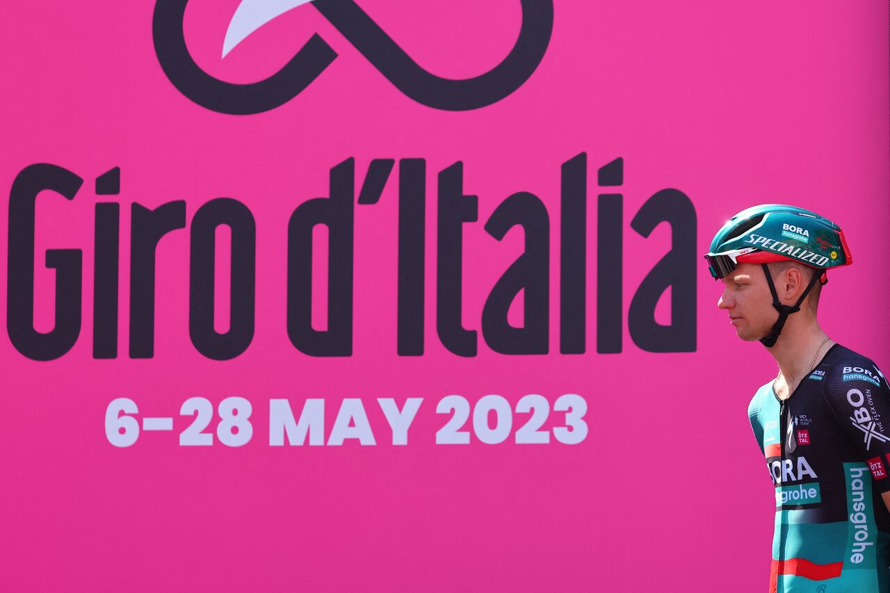 BORA - hansgrohe's Russian rider Aleksander Vlasov looks on prior to the second stage of the Giro d'Italia 2023 cycling race, 202 km between Teramo and San Salvo, on May 7, 2023. (Photo by Luca Bettini / AFP)