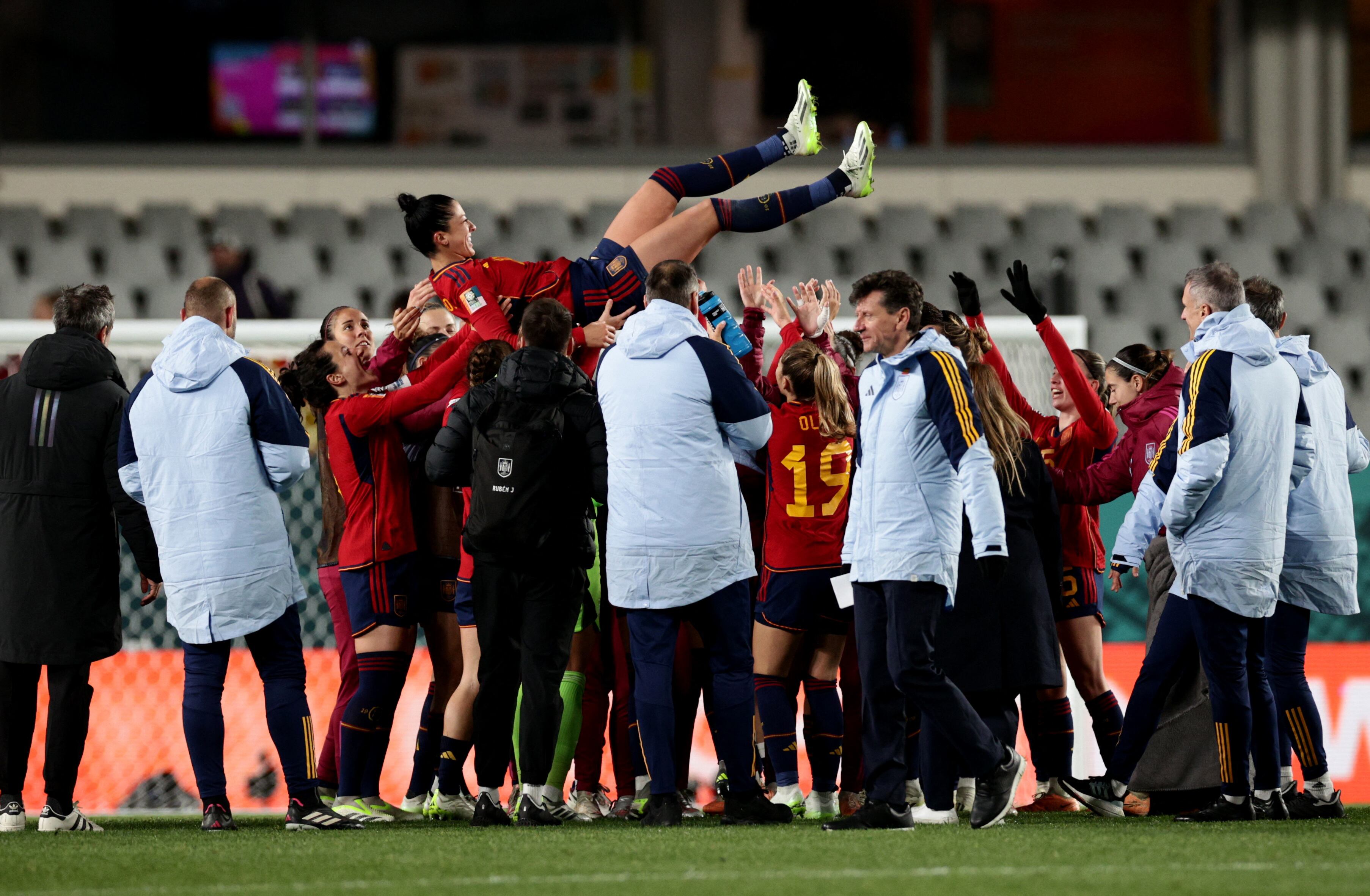 Soccer Football - FIFA Women's World Cup Australia and New Zealand 2023 - Group C - Spain v Zambia - Eden Park, Auckland, New Zealand - July 26, 2023 Spain's Jennifer Hermoso is thrown in the air by teammates to celebrate after the match REUTERS/David Rowland
