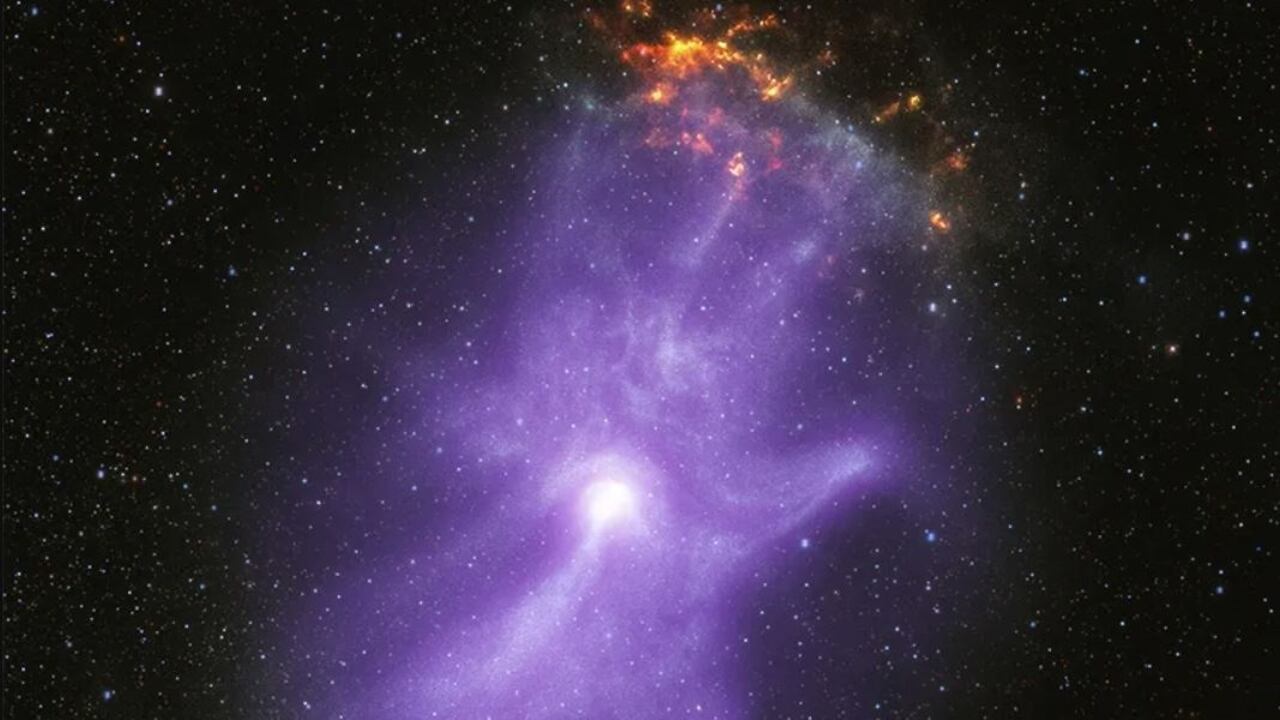 Mano cósmica fantasmal.