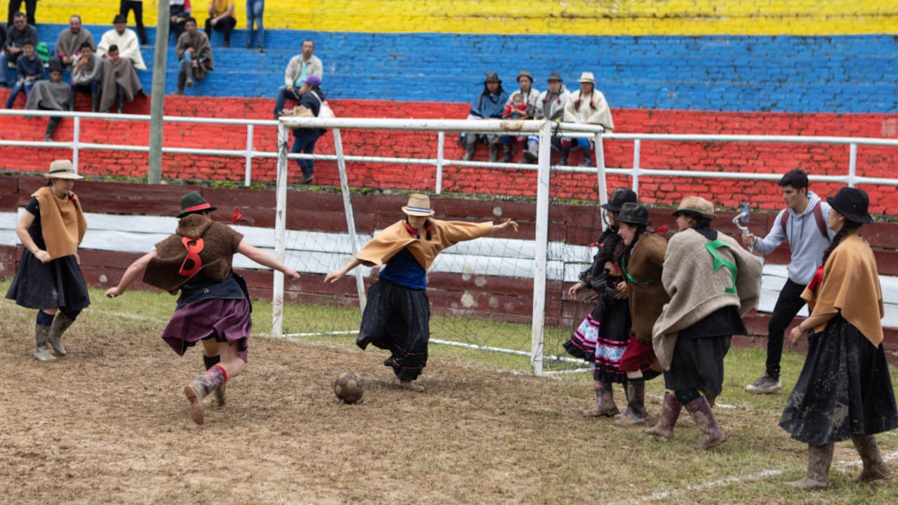 En Jenesano, se realiza el 'Festival Deportivo y Cultural de Biotas, Ruana y Sombrero'.