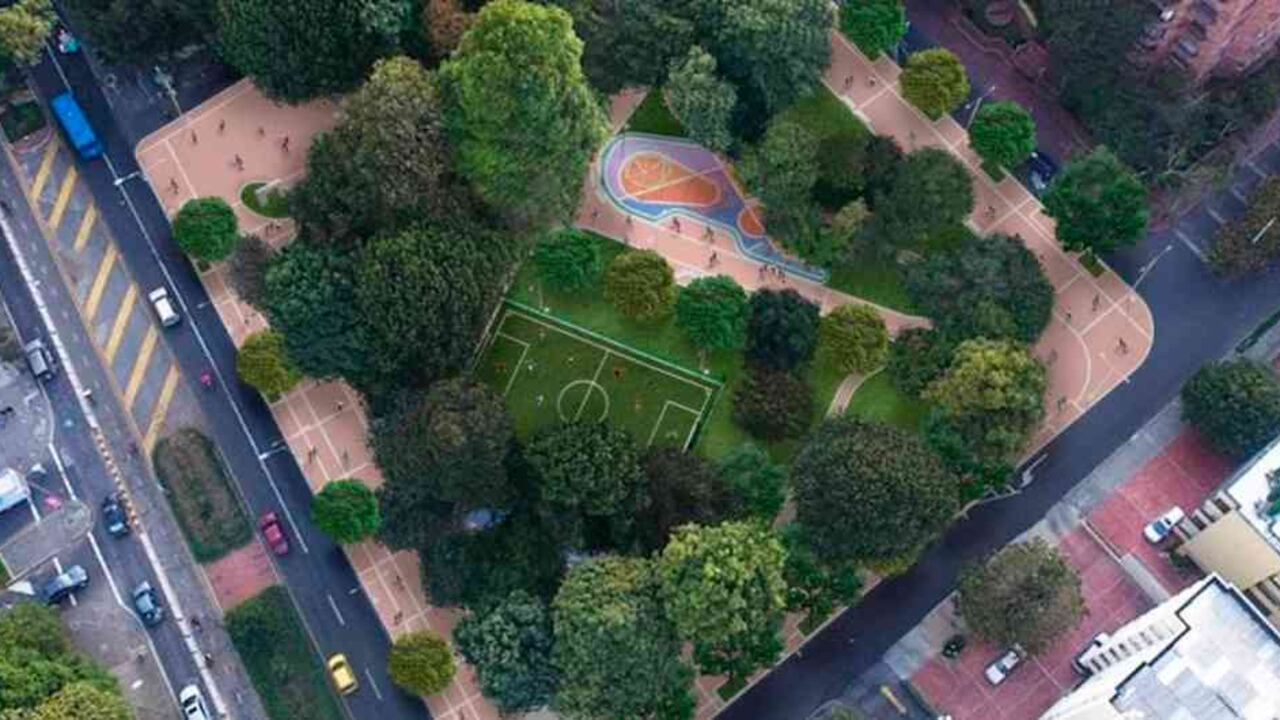 El concejal Roberto Hinestrosa junto con la comunidad presentó una acción popular en la que se solicitó como medida cautelar que se suspendieran los trabajos que el Distrito ya había empezado a ejecutar. Y el juez aceptó dicha petición.