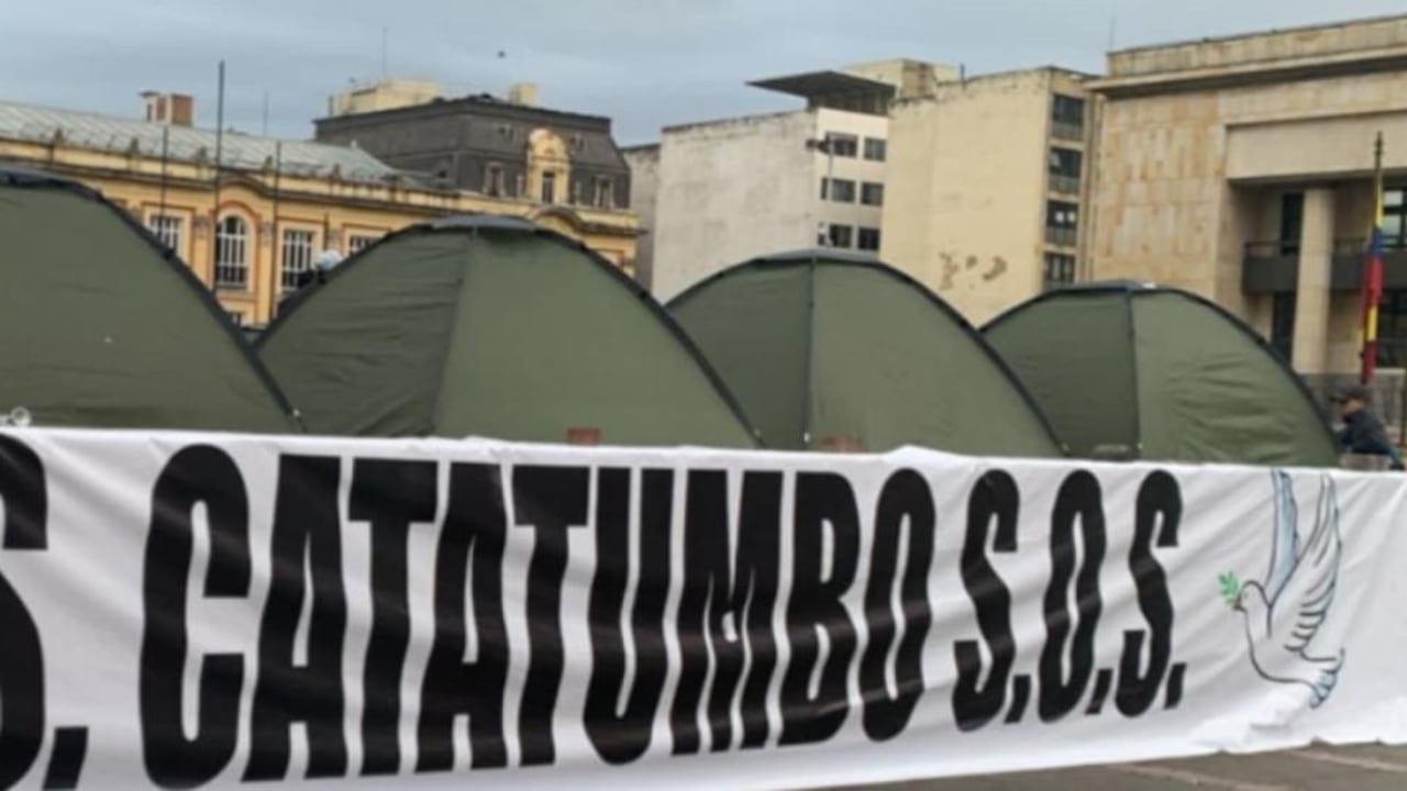 Carpas instaladas en Bogotá con mensajes alusivos al Catatumbo