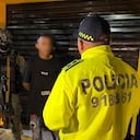 Policía lee derechos de capturado en el caso del mayor Amaya.