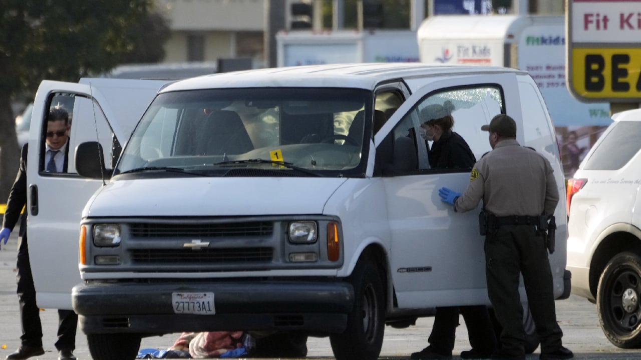 Análisis de los peritos indican que el hombre perdió la vida tras dispararse a sí mismo.