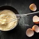 La mayonesa es una salsa que se puede elaborar en casa.