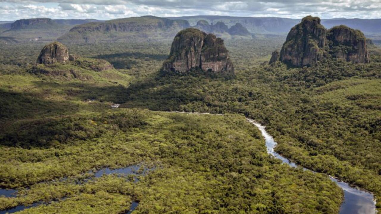 Colombia es, sin duda, una belleza. Pero también es un desafío geográfico.