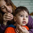 Tener un hijo con pérdida auditiva es un trabajo retador, como también lo es ser madre con esa condición de discapacidad.