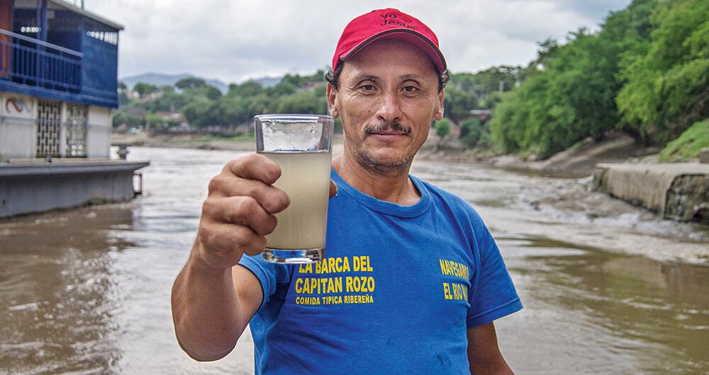 Desembocadura. Las aguas negras se funden con las más amarillas del río Magdalena.