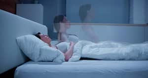 La parálisis del sueño es una alteración funcional en la que la persona pierde el control de los movimientos y del habla minutos después de conciliar el sueño.