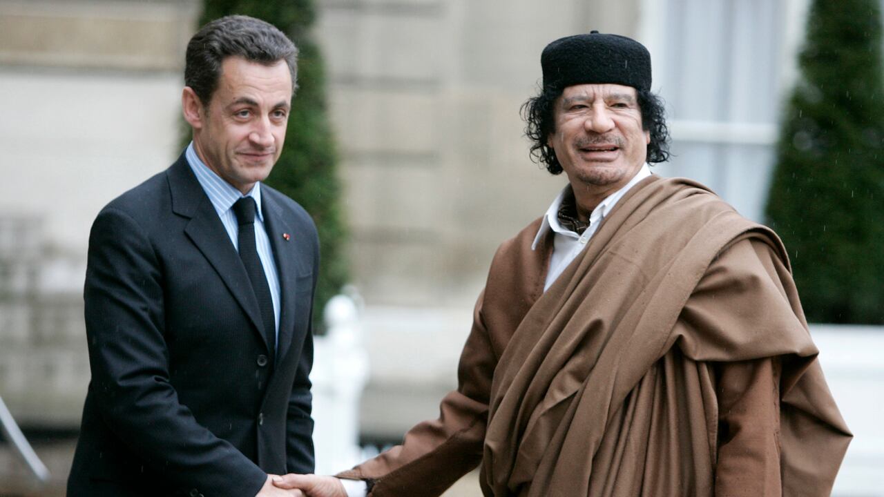 Nicolas Sarkozy, Moammar Gadhafi
