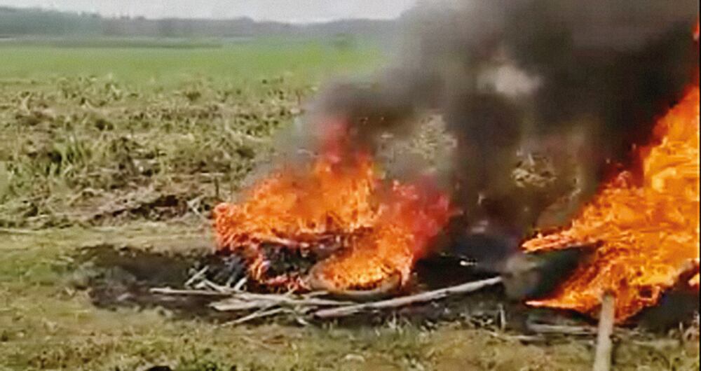 Los trabajadores también se han enfrentado con los indígenas en confrontaciones que han durado hasta 12 horas.