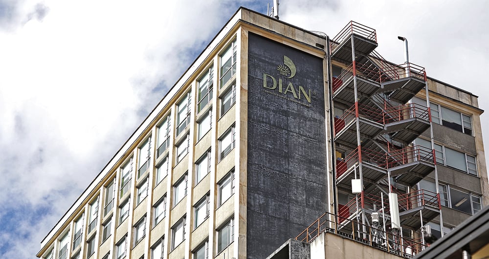 La Fiscalía adelantó una inspección judicial al piso 13 de la Dian y fue el propio coronel Óscar Dávila quien atendió la diligencia.