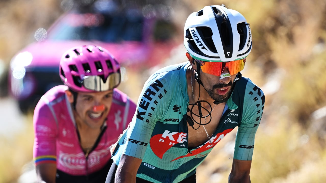 Iván Ramiro Sosa en la Vuelta a España 2026 compitiendo contra Richard Carapaz.