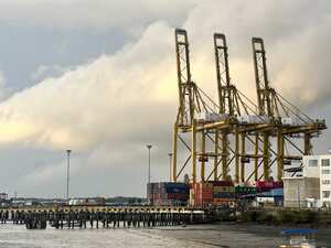 un incremento del 164,7 % respecto al superávit registrado en febrero de 2023.