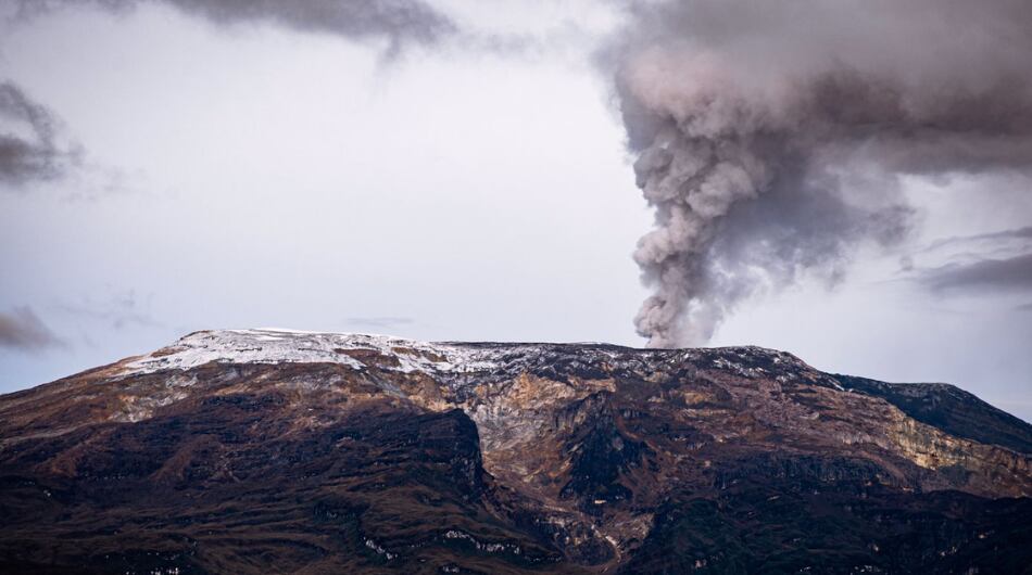 Actividad del volcán Nevado del Ruiz este 10 de abril.
