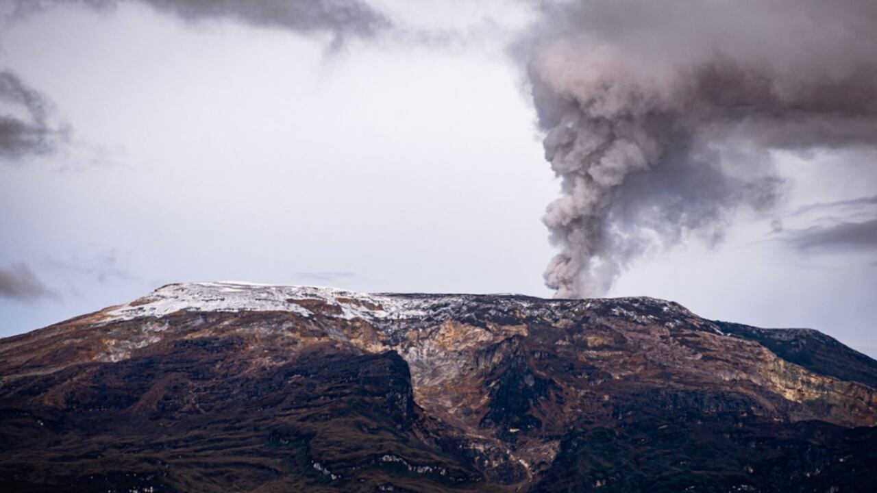 Actividad del volcán Nevado del Ruiz este 10 de abril.