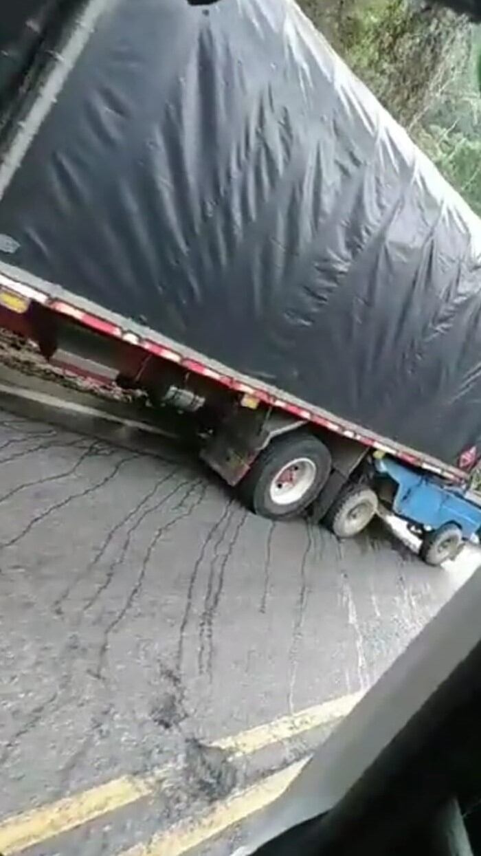 Accidente de tránsito en la vía entre Rionegro y El Playón