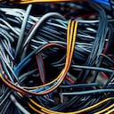 Trucos para organizar cables desorganizados, según la IA.