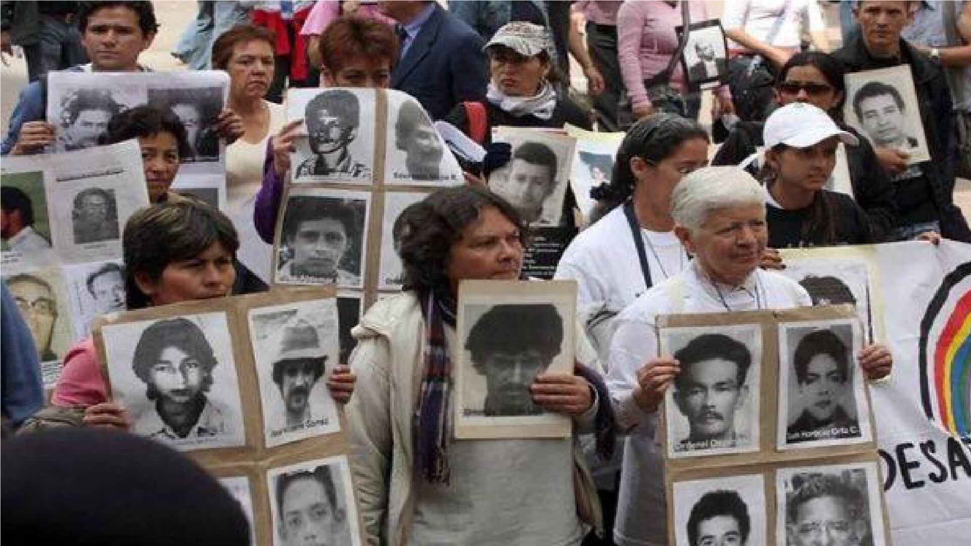 Ritual a las víctimas de Trujillo. Parque Monumento Afavit. A la derecha, la hermana Maritze Trigos.