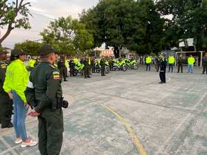 Uniformados de la policía fueron atacados por sujetos en moto tras intentar frustrar un hurto. Imagen de referencia