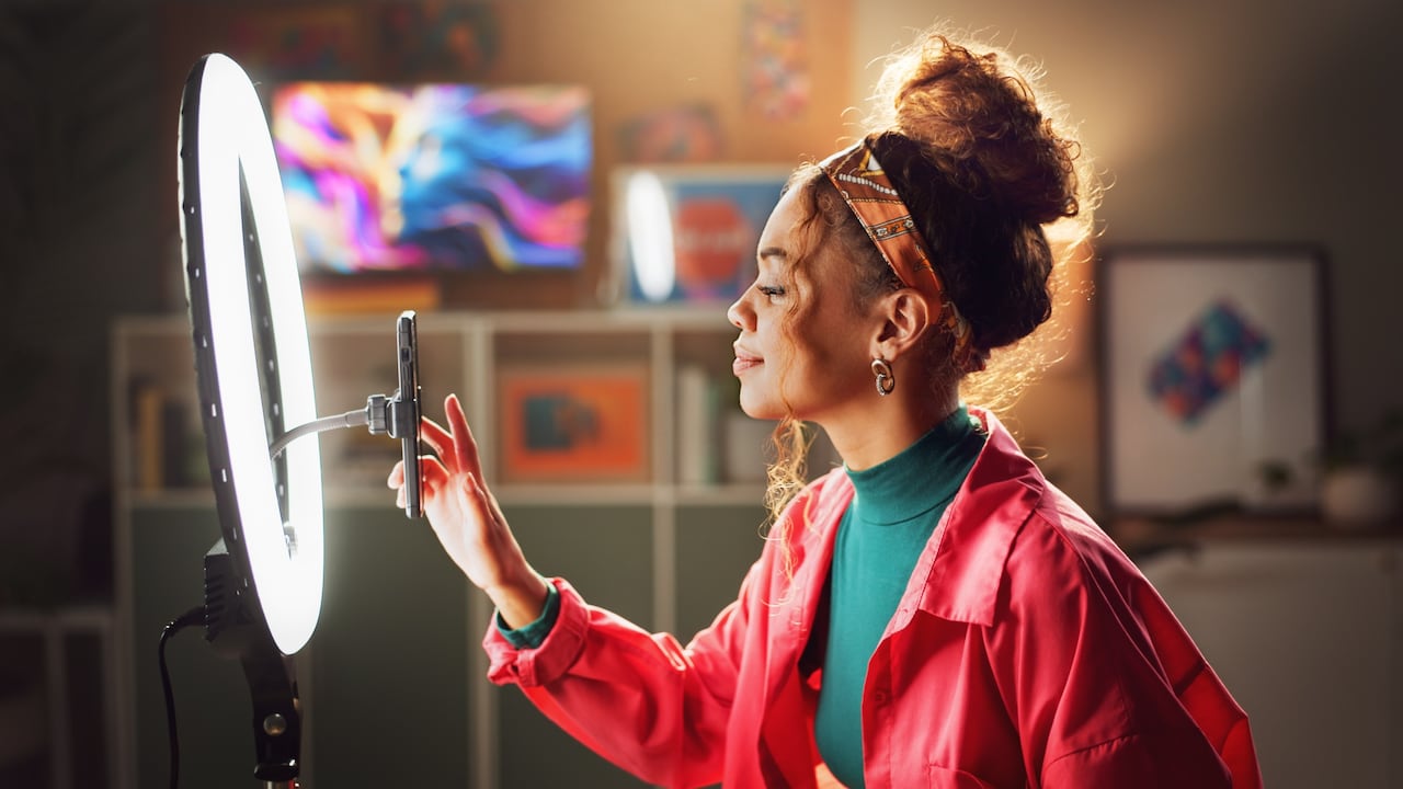 De acuerdo con el Interactive Advertising Bureau (IAB), Colombia facturó cerca de 600 mil millones de pesos en la industria de los influencers.