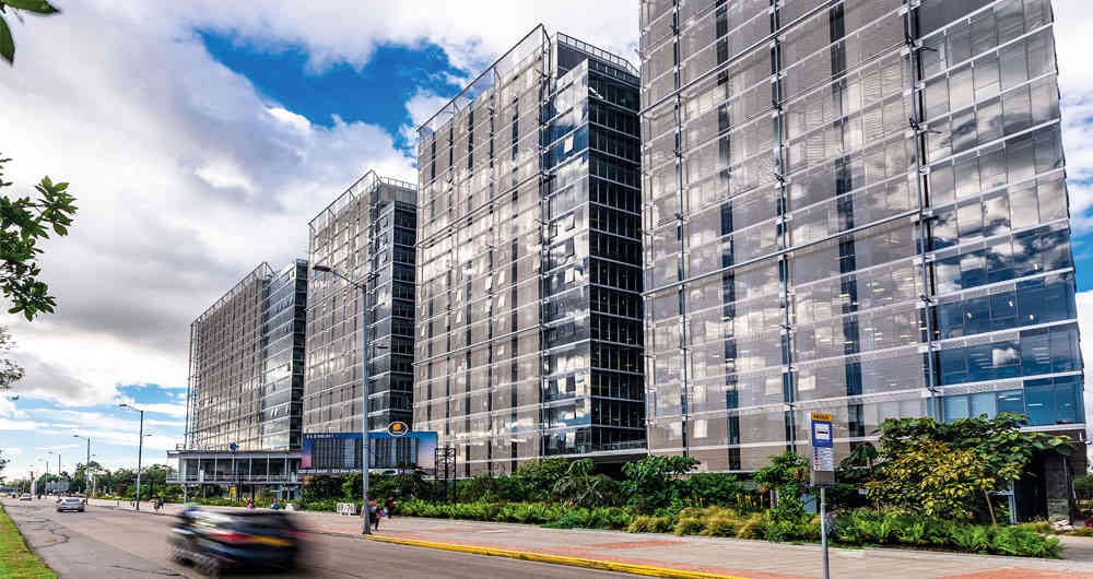 Las fachadas y ventanas del proyecto Elemento fueron proporcionadas por Tecnoglass y Energía Solar ESWindows.