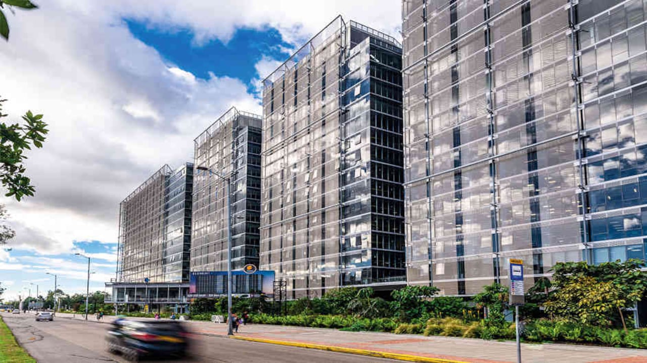 Las fachadas y ventanas del proyecto Elemento fueron proporcionadas por Tecnoglass y Energía Solar ESWindows.