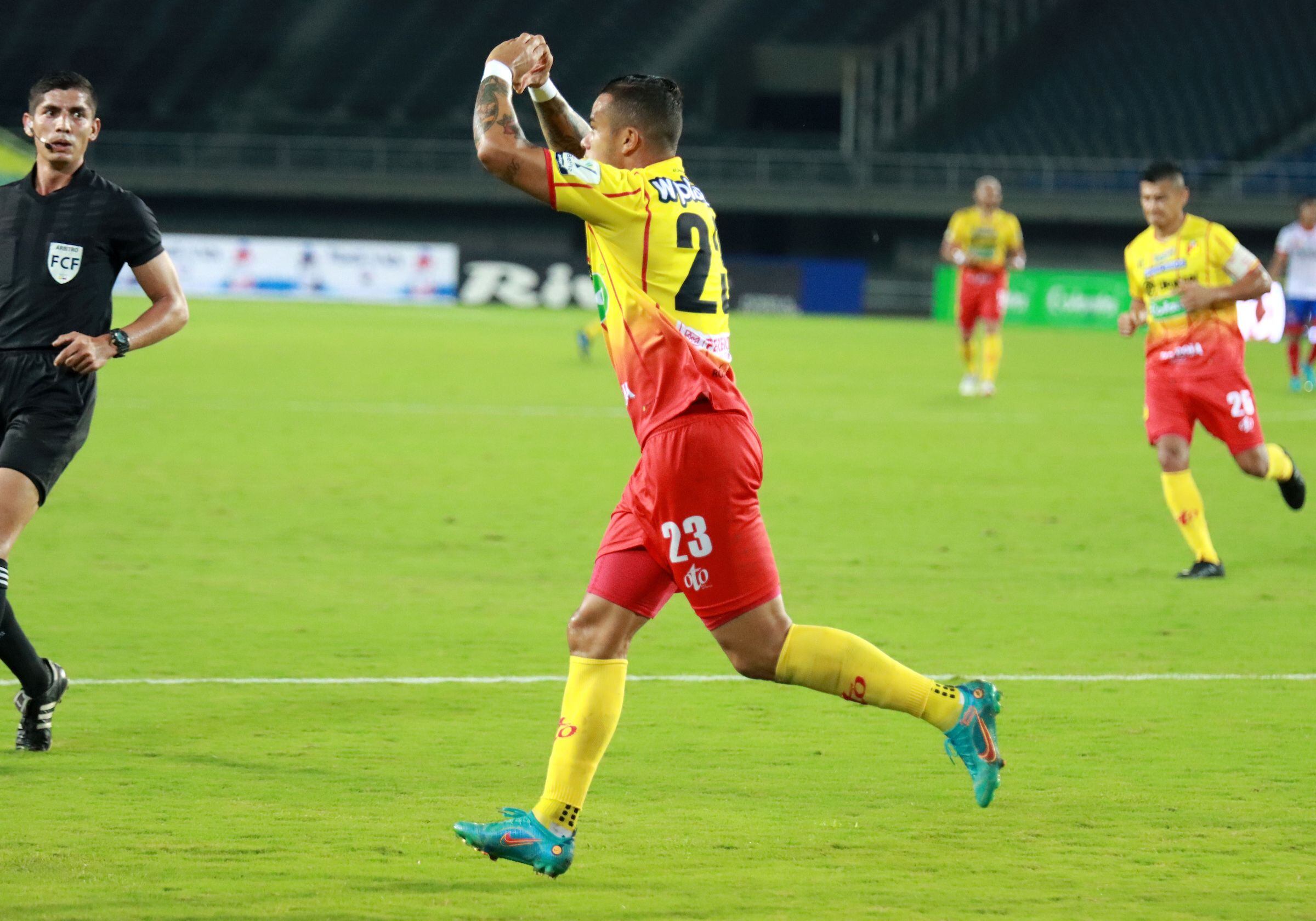 Leonardo Castro anotó 9 goles en su última temporada.
