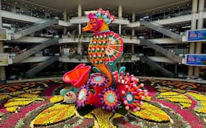 Tapete floral del Centro Comercial Santafé Medellín 2024.