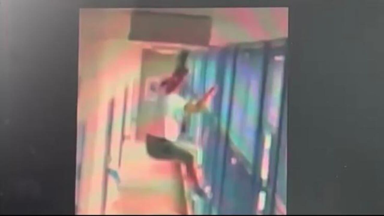 El Negro Ober destruye las cámaras en la cárcel. El Inpec lanzó un plan “padrino” para mantener vigilado a este y otros extorsionistas