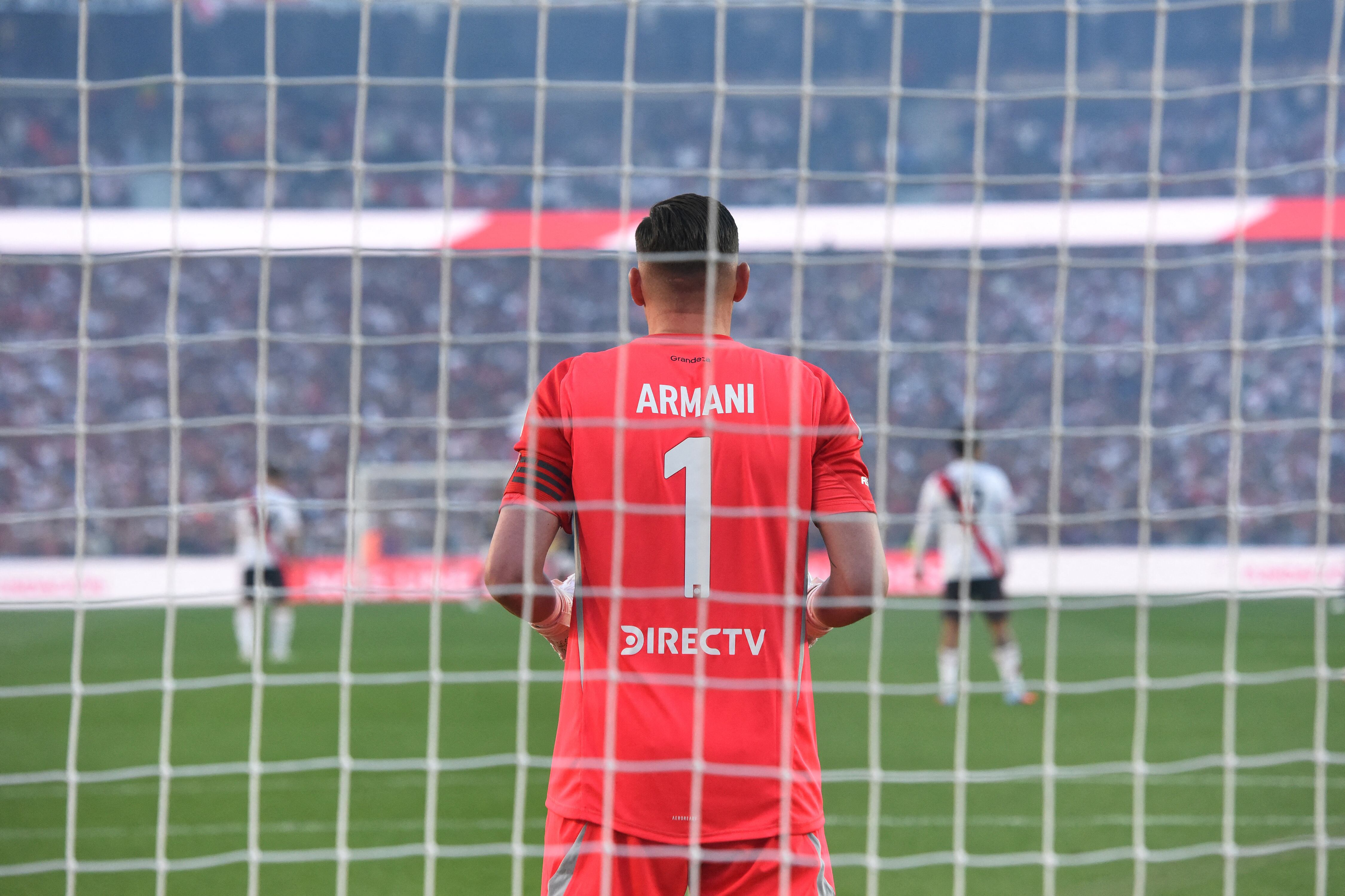 Franco Armani of River Plate plays during the match between River Plate and Deportivo Riestra at Estadio Mas Monumental in Buenos Aires, Argentina, on September 28. (Photo by Federico Peretti/NurPhoto) (Photo by Federico Peretti / NurPhoto via AFP)