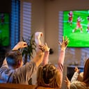 Así puede corregir el retraso de audio en su televisor y evitar que le dañen la emoción de un gol