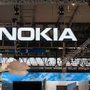 BARCELONA, ESPAÑA - 2022/03/02: Se ve un logotipo de Nokia durante el Mobile World Congress 2022. El tercer día del Mobile World Congress 2022 tiene lugar en Barcelona. (Foto de Paco Freire/SOPA Images/LightRocket vía Getty Images)