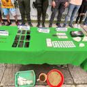 Durante las diligencias de allanamiento en Tuluá fueron incautadas drogas, teléfonos celulares y una motocicleta.