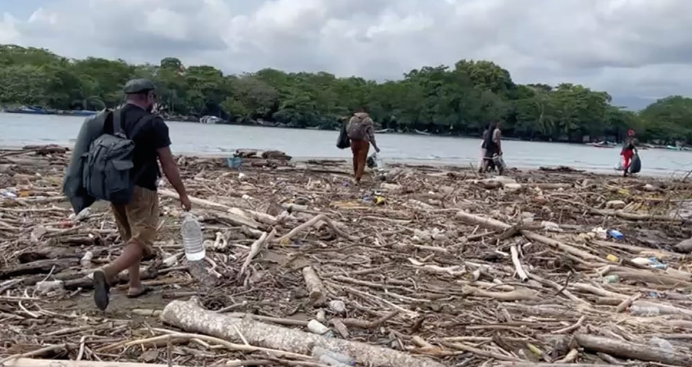 “Uno veía cosas terribles en las trochas, pero no se puede vincular nada emocional. Te dicen: ‘Piensa que eso no es familia tuya, nada tuyo. Lo que te toca es llegar’”, rememoró el guía.