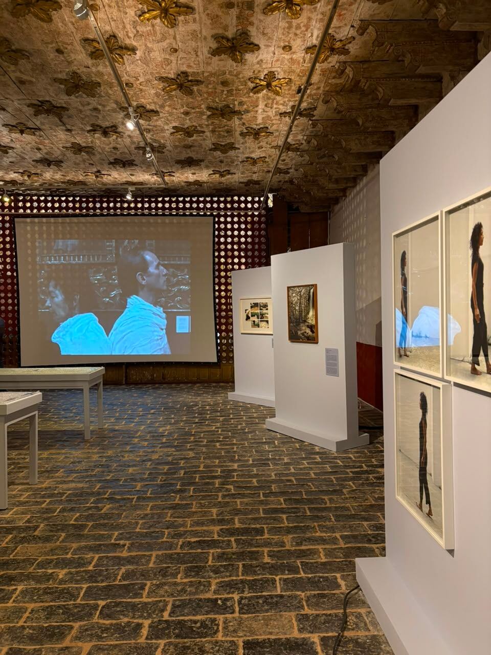 'Concordancia vital: lo sagrado en María Teresa Hincapié' en el Museo Santa Clara se extiende hasta el 9 de agosto de 2026.