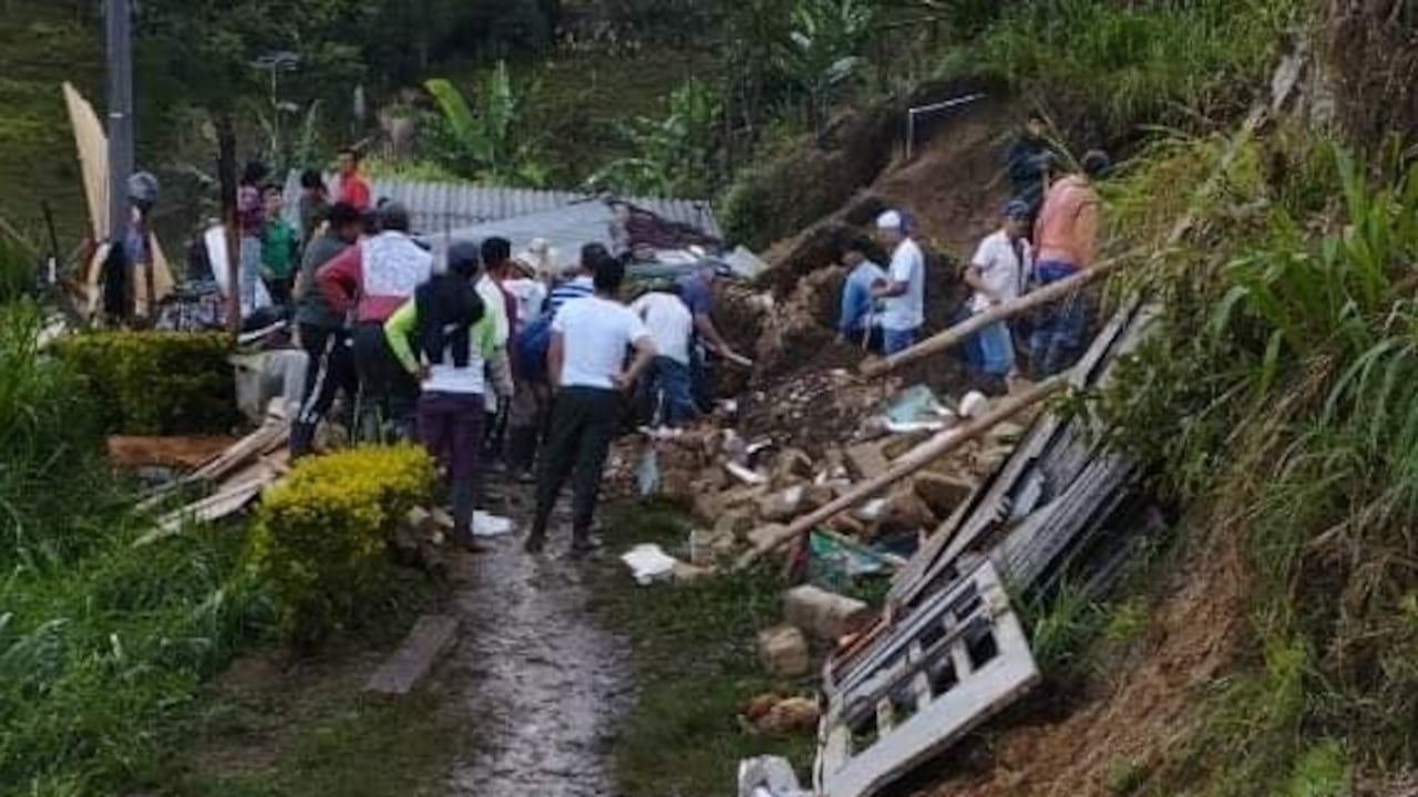 Deslizamiento de tierra cobró la vida de una familia en zona rural de Nariño.